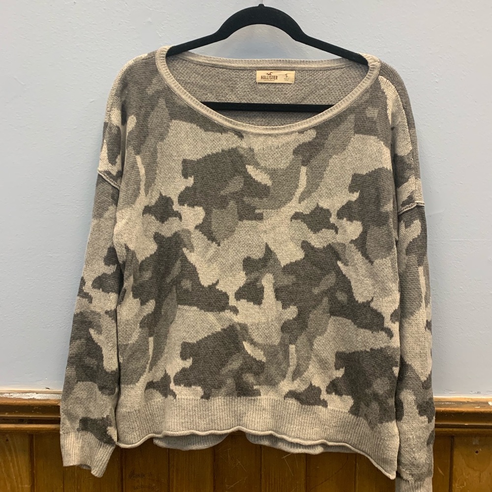 Hollister Gray Camouflage Sweater, Small ⭐️